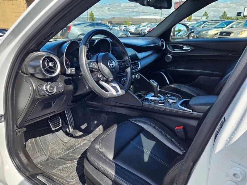 2023 Alfa Romeo Giulia - Image 9 of 17