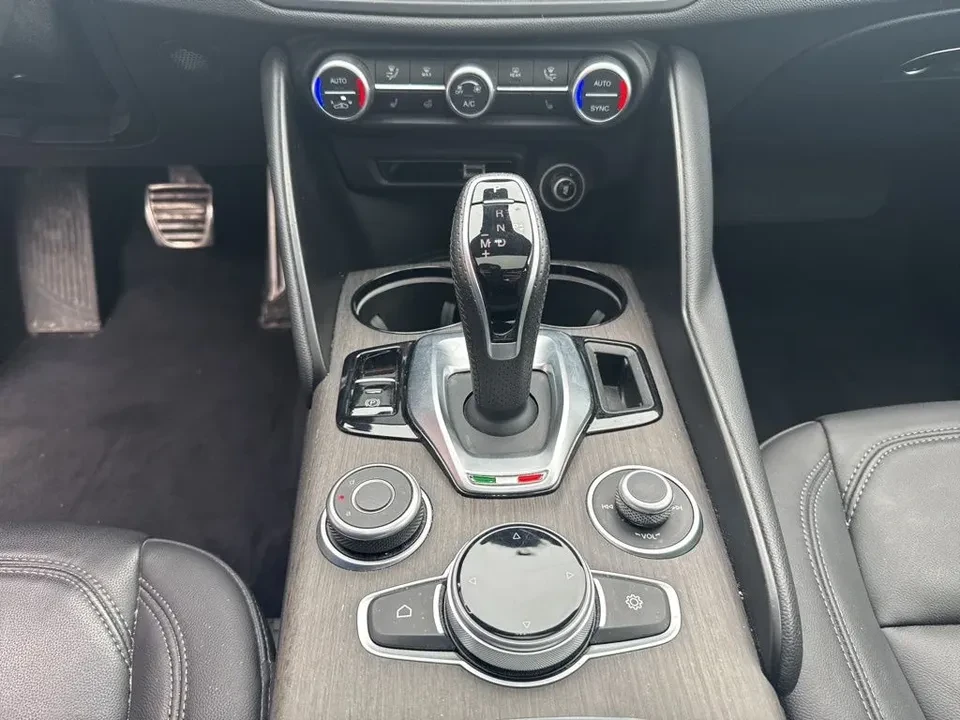 2023 Alfa Romeo Giulia - Image 15 of 20