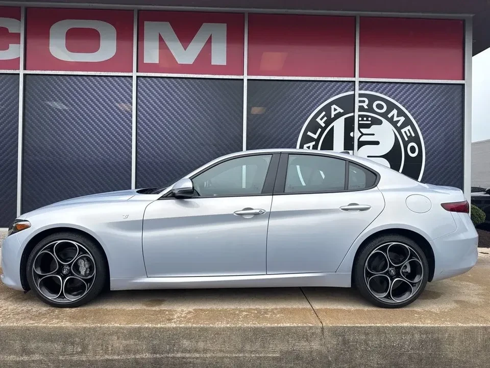 2023 Alfa Romeo Giulia - Image 7 of 20