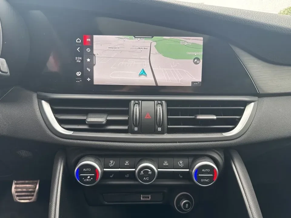 2023 Alfa Romeo Giulia - Image 14 of 20