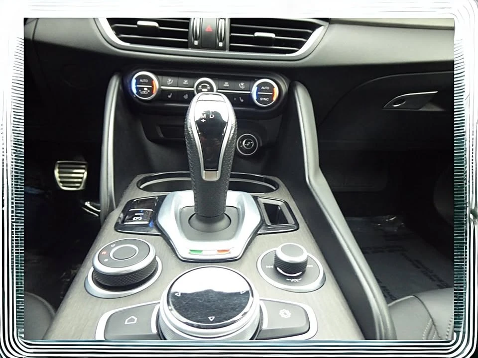 2023 Alfa Romeo Giulia - Image 9 of 20