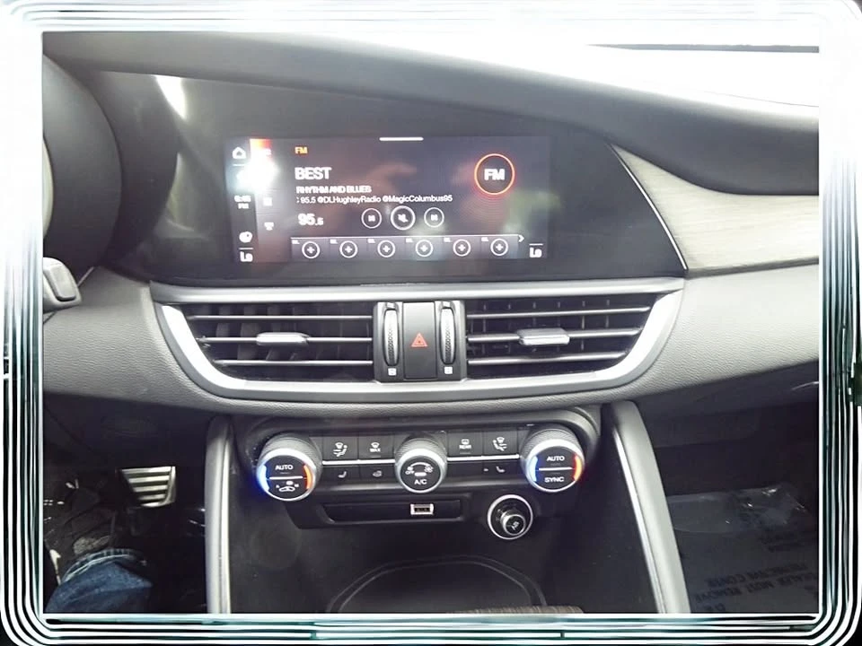 2023 Alfa Romeo Giulia - Image 10 of 20