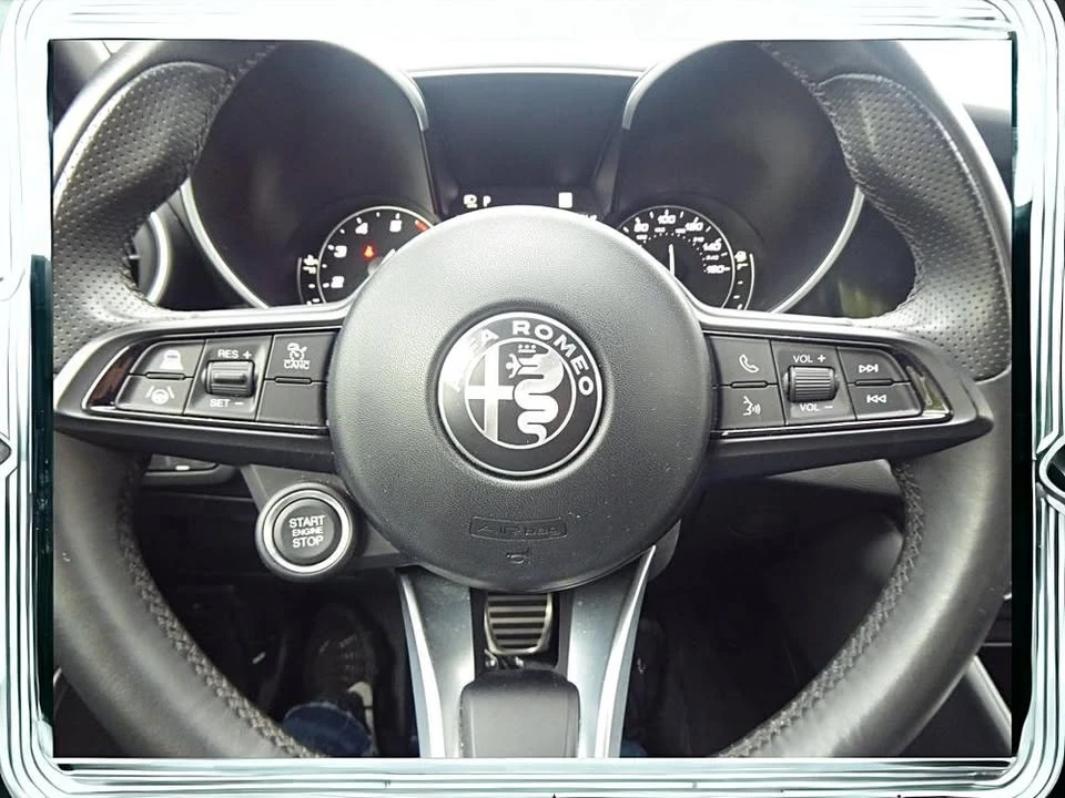 2023 Alfa Romeo Giulia - Image 13 of 20