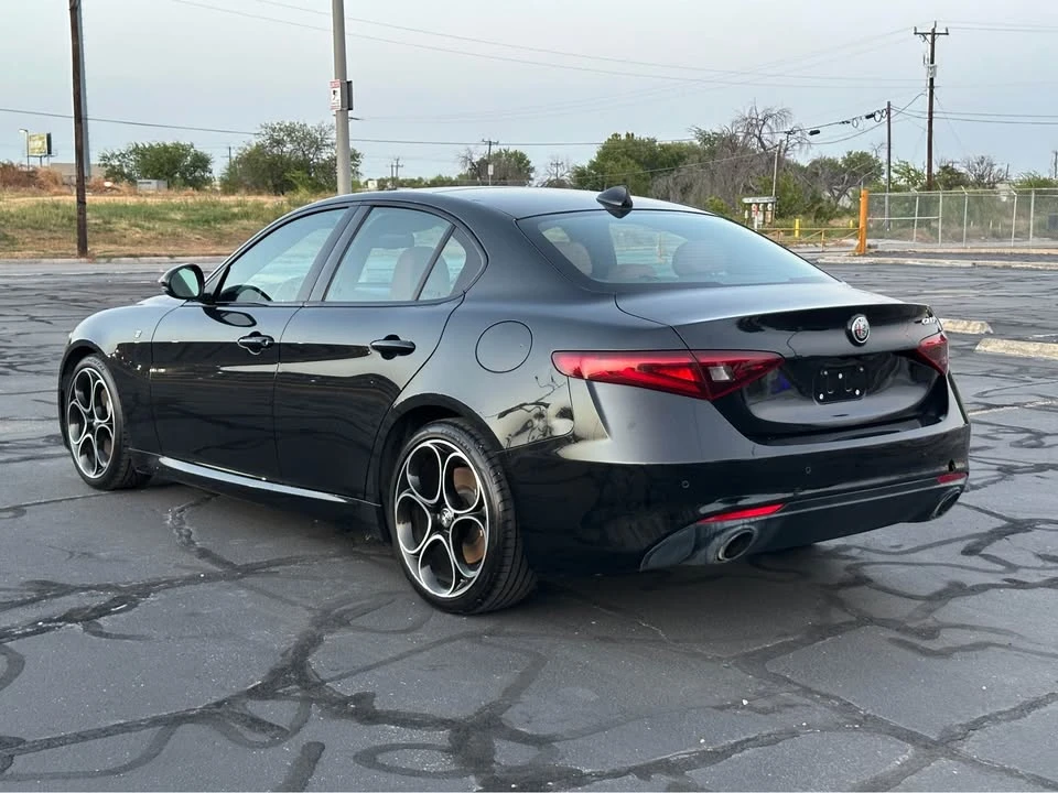 2023 Alfa Romeo Giulia - Image 5 of 16