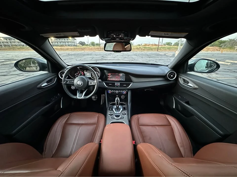 2023 Alfa Romeo Giulia - Image 10 of 16