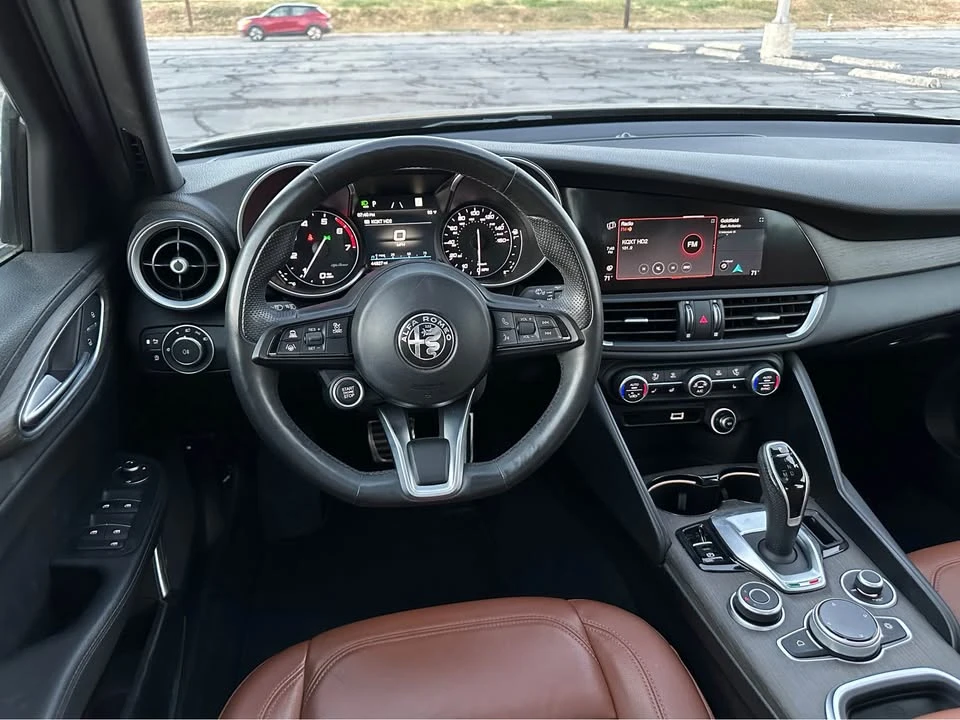 2023 Alfa Romeo Giulia - Image 9 of 16