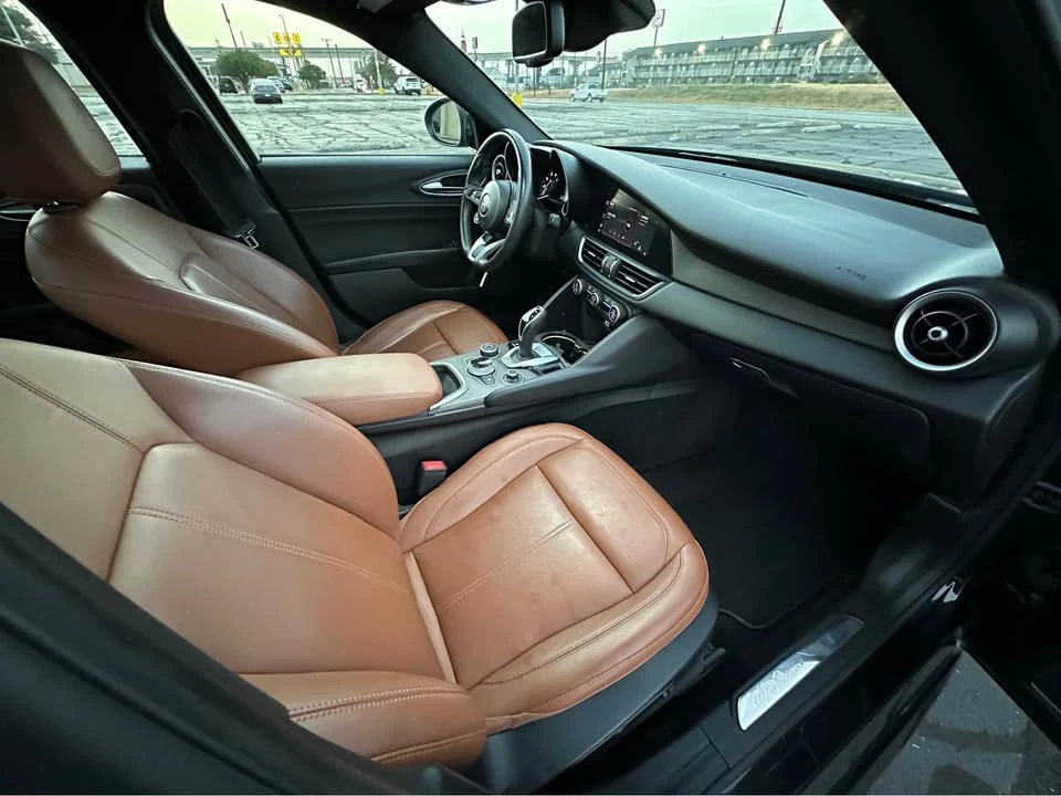 2023 Alfa Romeo Giulia - Image 15 of 16
