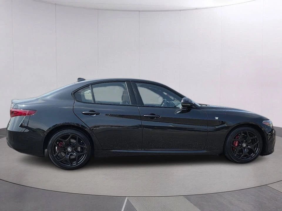 2023 Alfa Romeo Giulia - Image 4 of 18