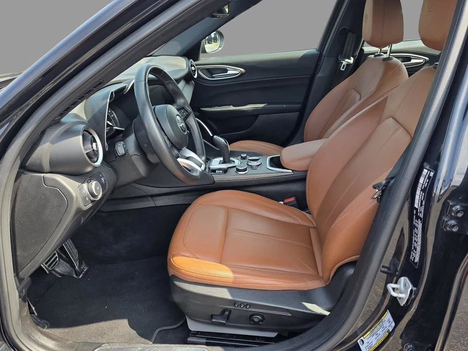 2023 Alfa Romeo Giulia - Image 14 of 18