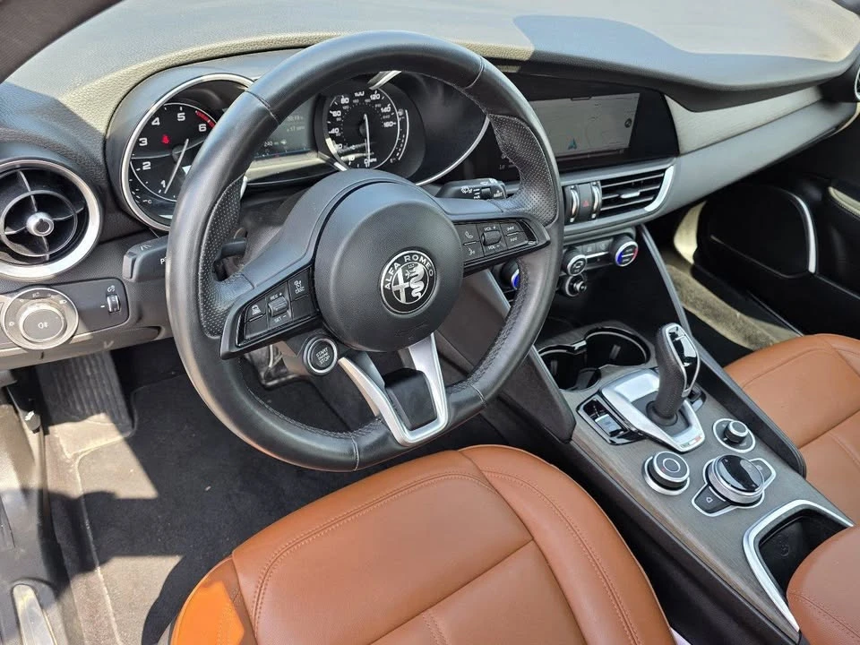 2023 Alfa Romeo Giulia - Image 10 of 18