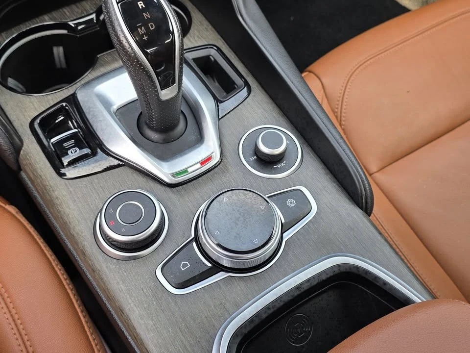 2023 Alfa Romeo Giulia - Image 13 of 18