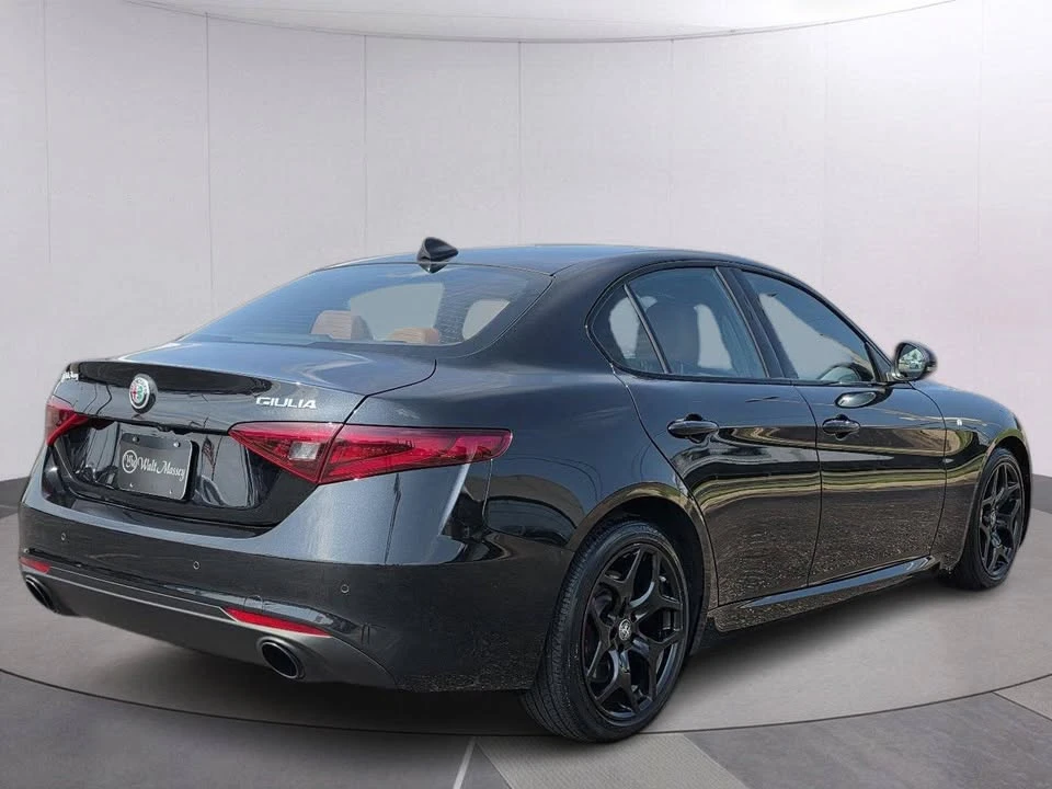 2023 Alfa Romeo Giulia - Image 5 of 18