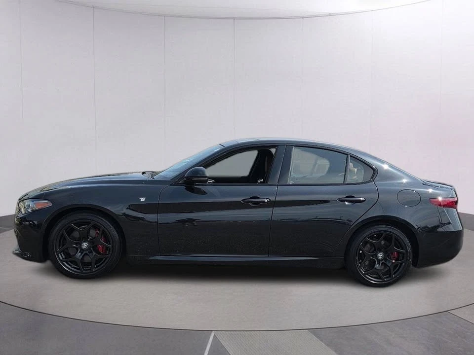 2023 Alfa Romeo Giulia - Image 8 of 18