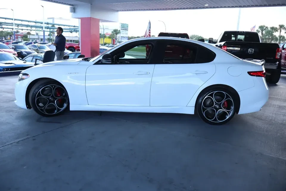 2023 Alfa Romeo Giulia - Image 4 of 6