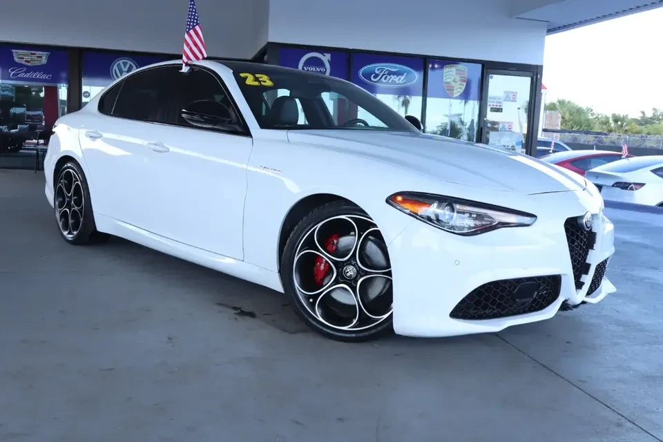 2023 Alfa Romeo Giulia - Image 2 of 6