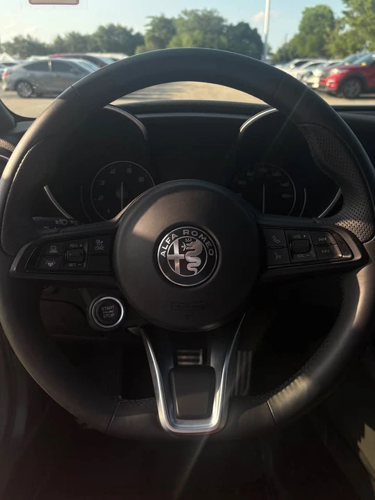 2023 Alfa Romeo Giulia - Image 12 of 14