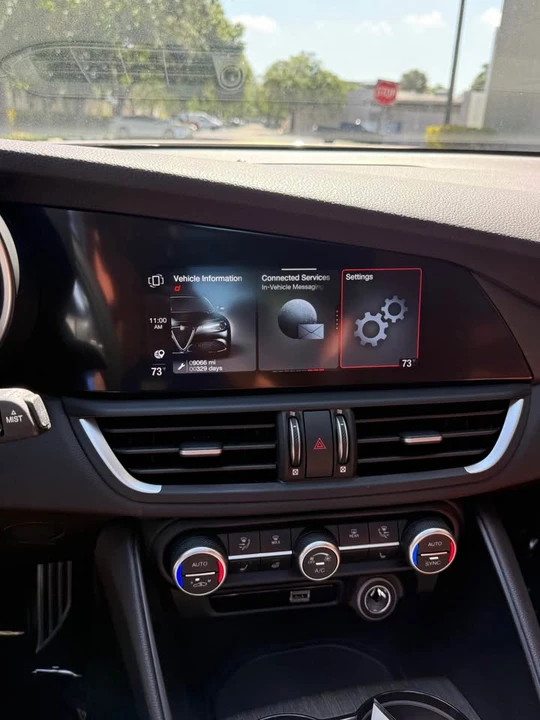 2023 Alfa Romeo Giulia - Image 9 of 12