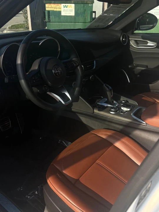 2023 Alfa Romeo Giulia - Image 9 of 14