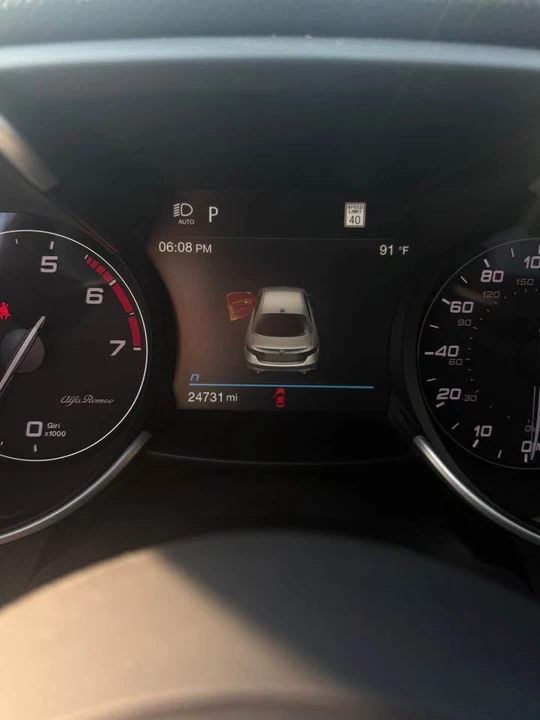 2023 Alfa Romeo Giulia - Image 13 of 14