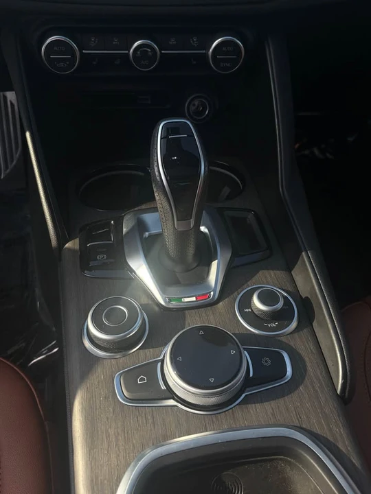2023 Alfa Romeo Giulia - Image 11 of 14