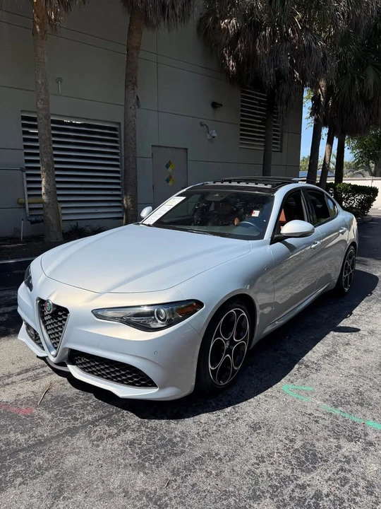 2023 Alfa Romeo Giulia - Image 2 of 12