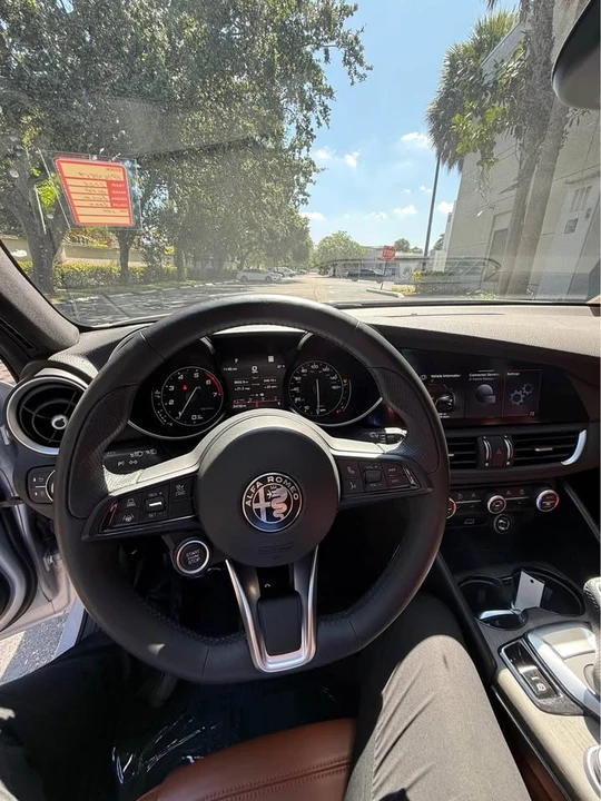 2023 Alfa Romeo Giulia - Image 11 of 12