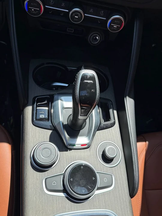 2023 Alfa Romeo Giulia - Image 10 of 12