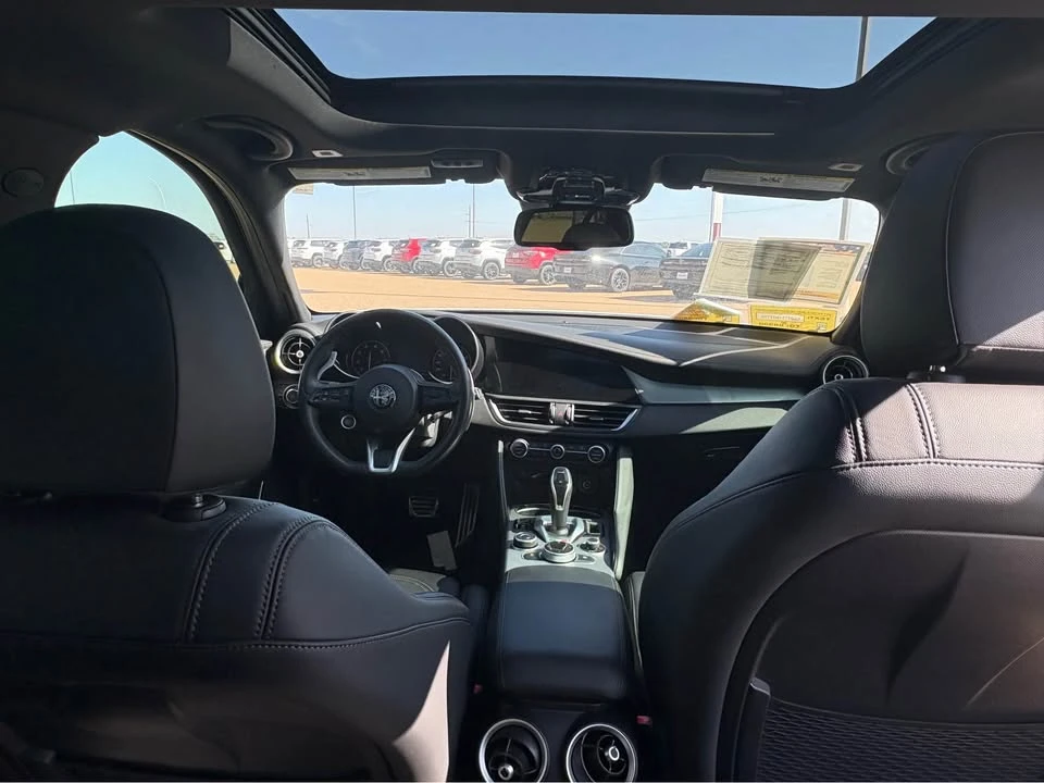 2023 Alfa Romeo Giulia - Image 9 of 13