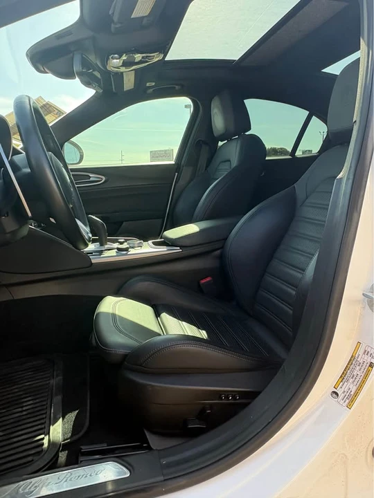 2023 Alfa Romeo Giulia - Image 5 of 13