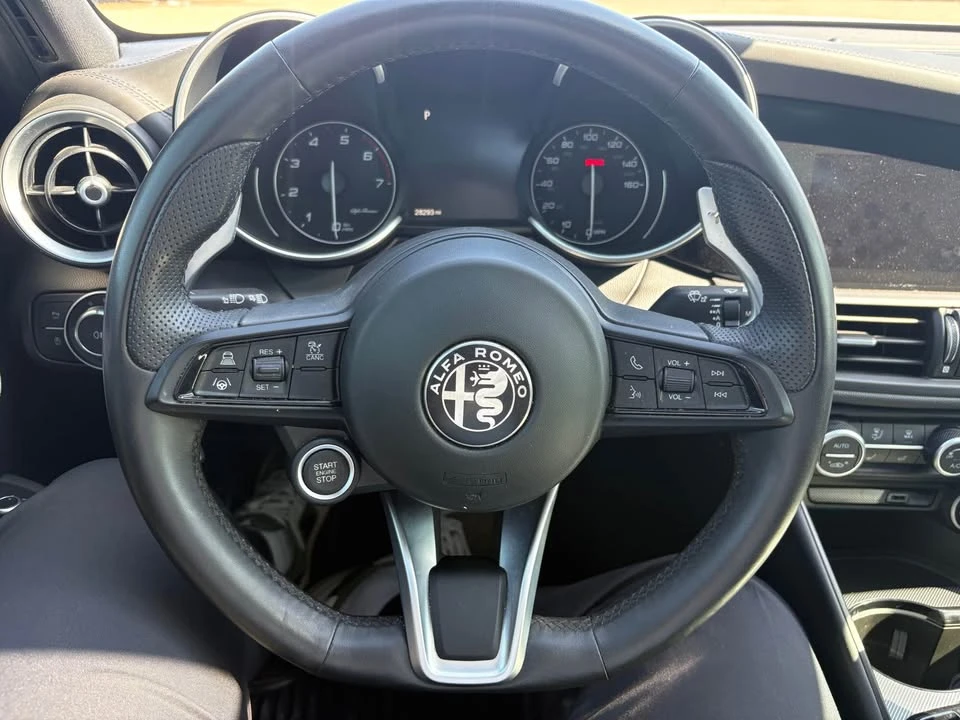 2023 Alfa Romeo Giulia - Image 11 of 13