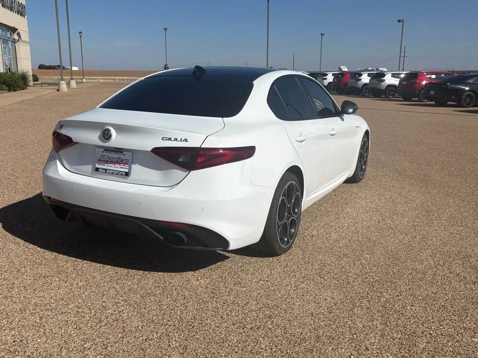 2023 Alfa Romeo Giulia - Image 3 of 13
