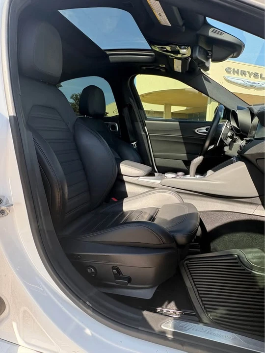 2023 Alfa Romeo Giulia - Image 6 of 13