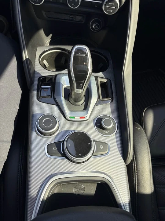 2023 Alfa Romeo Giulia - Image 12 of 13