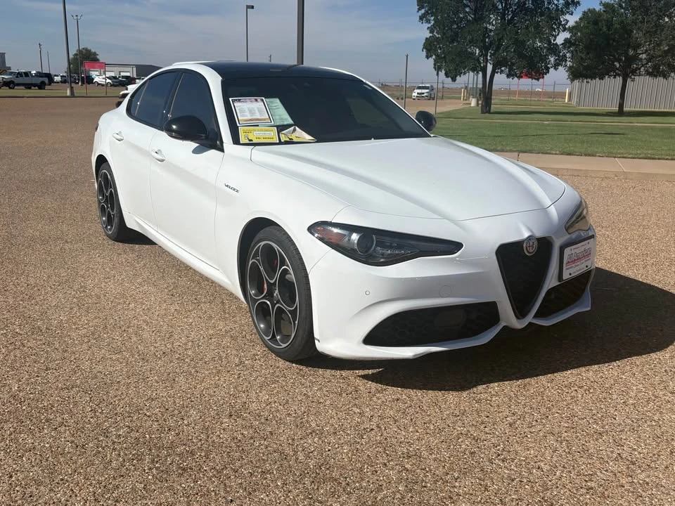 2023 Alfa Romeo Giulia - Image 2 of 13