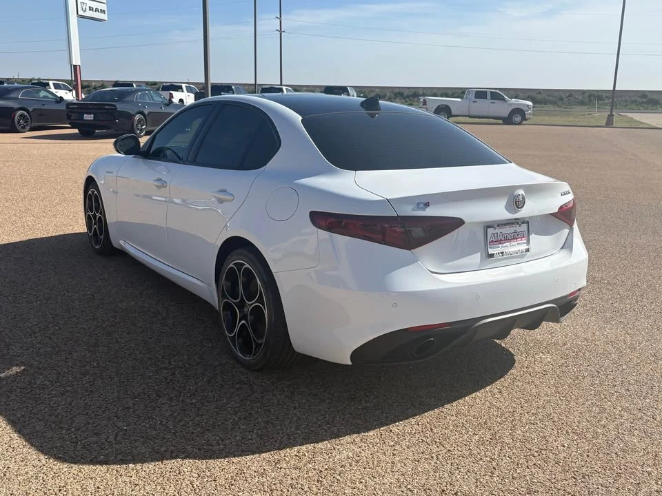 2023 Alfa Romeo Giulia - Image 4 of 13