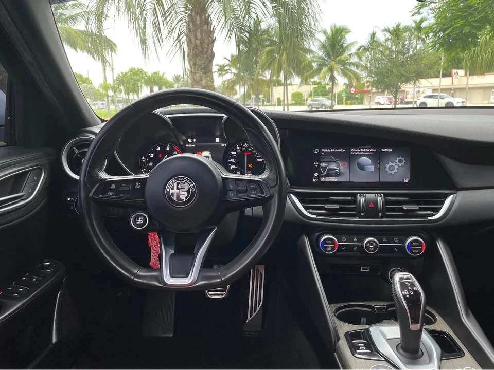 2023 Alfa Romeo Giulia - Image 9 of 12