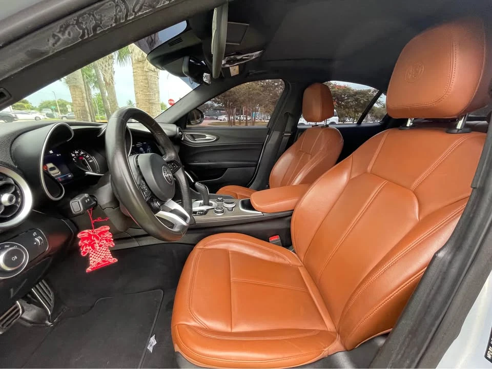 2023 Alfa Romeo Giulia - Image 10 of 12