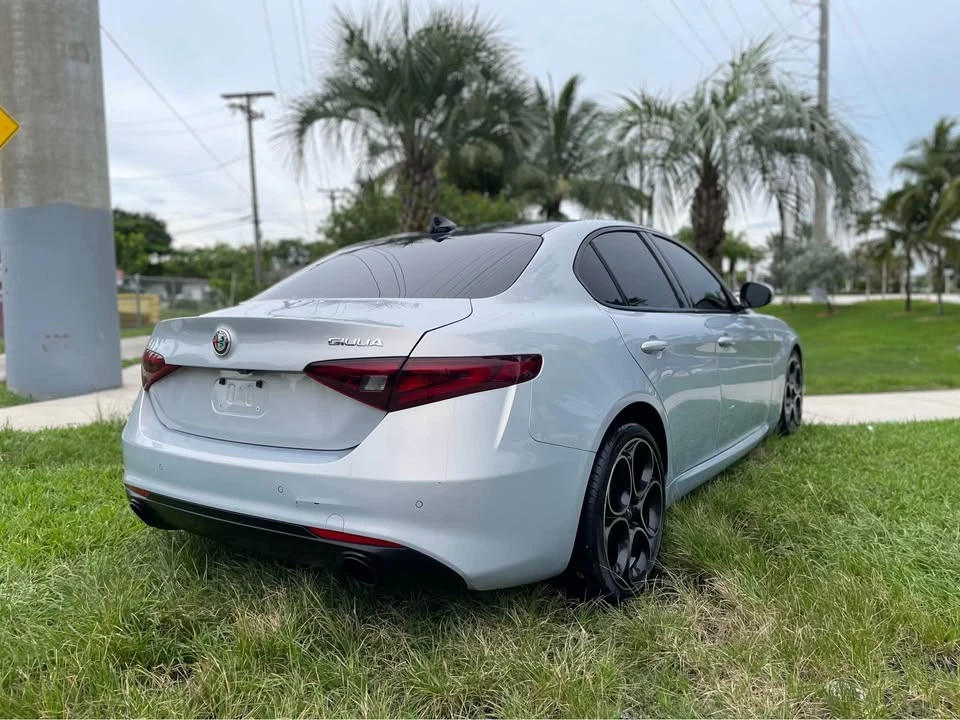 2023 Alfa Romeo Giulia - Image 5 of 12