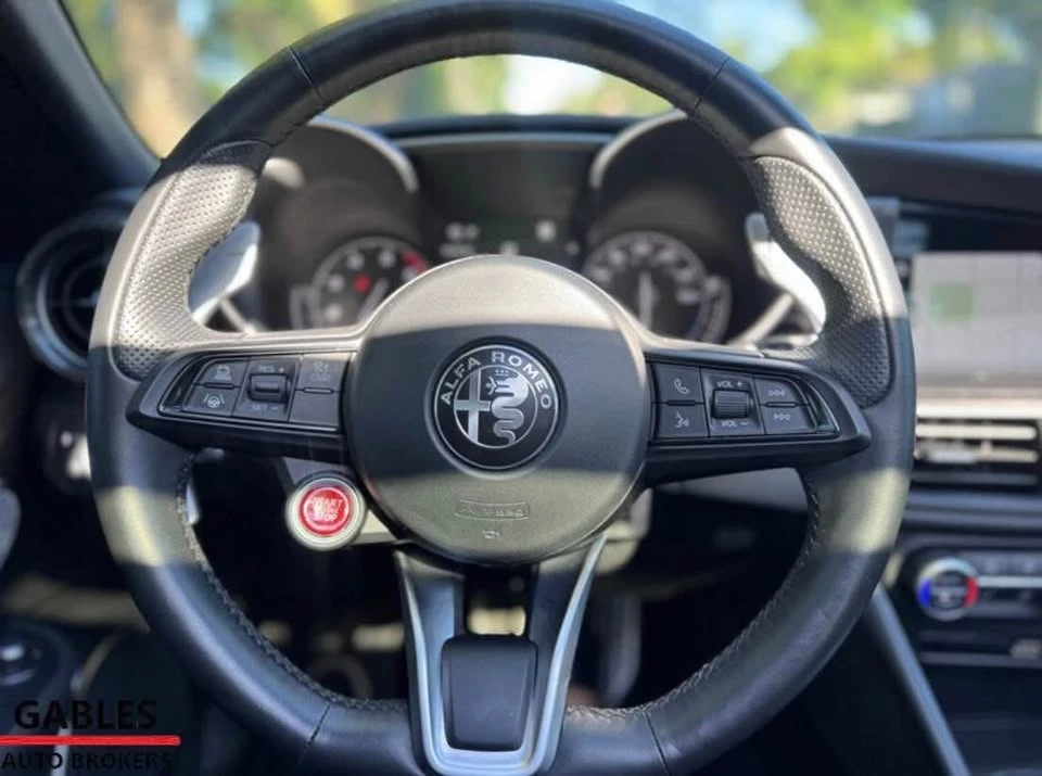 2023 Alfa Romeo Giulia - Image 5 of 8