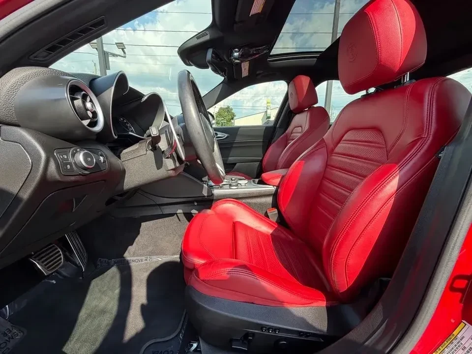 2023 Alfa Romeo Giulia - Image 16 of 20