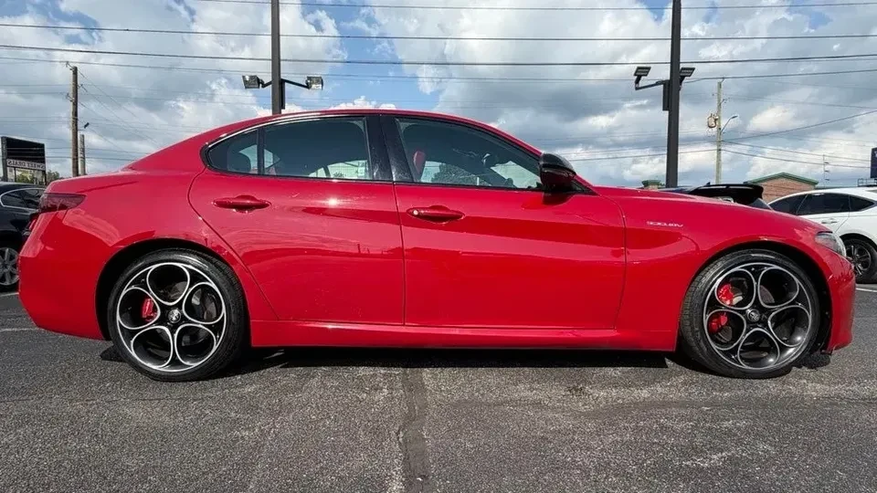 2023 Alfa Romeo Giulia - Image 9 of 20