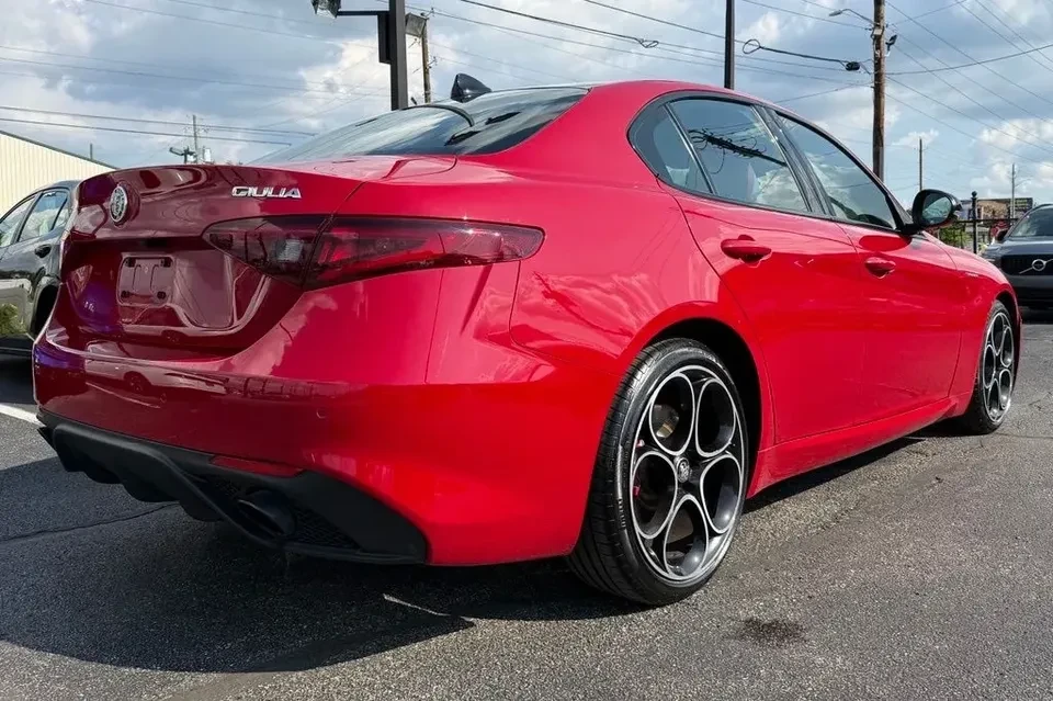 2023 Alfa Romeo Giulia - Image 7 of 20