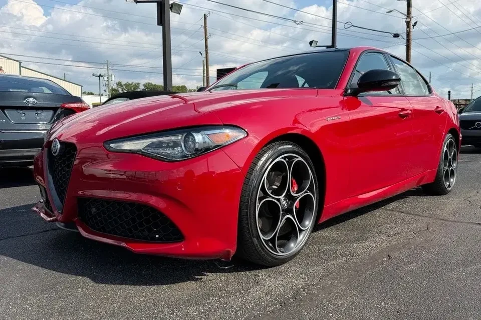 2023 Alfa Romeo Giulia - Image 14 of 20