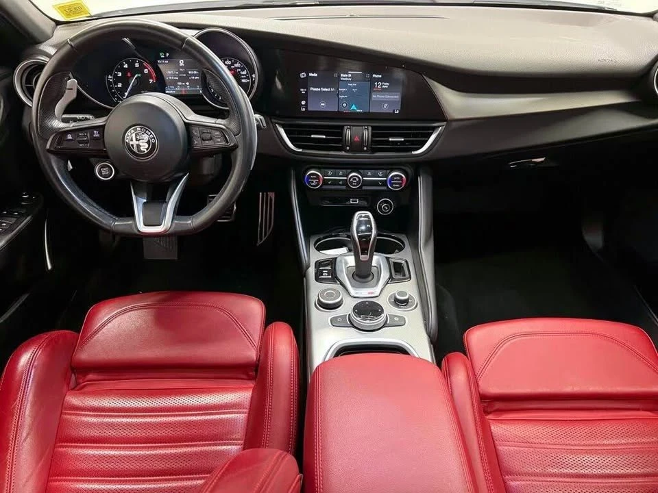 2023 Alfa Romeo Giulia - Image 9 of 20