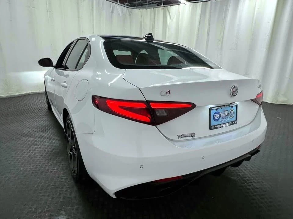 2023 Alfa Romeo Giulia - Image 6 of 20