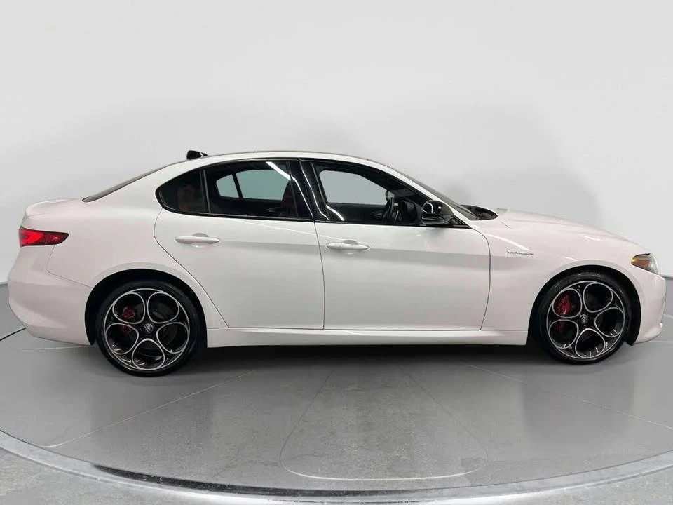 2023 Alfa Romeo Giulia - Image 4 of 20