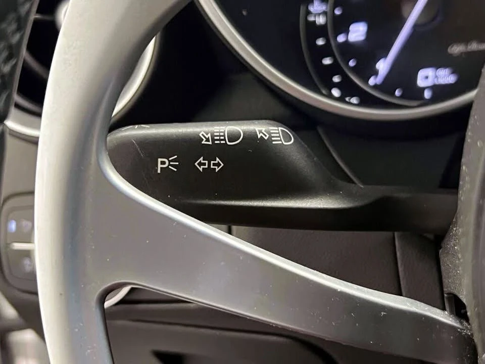 2023 Alfa Romeo Giulia - Image 19 of 20