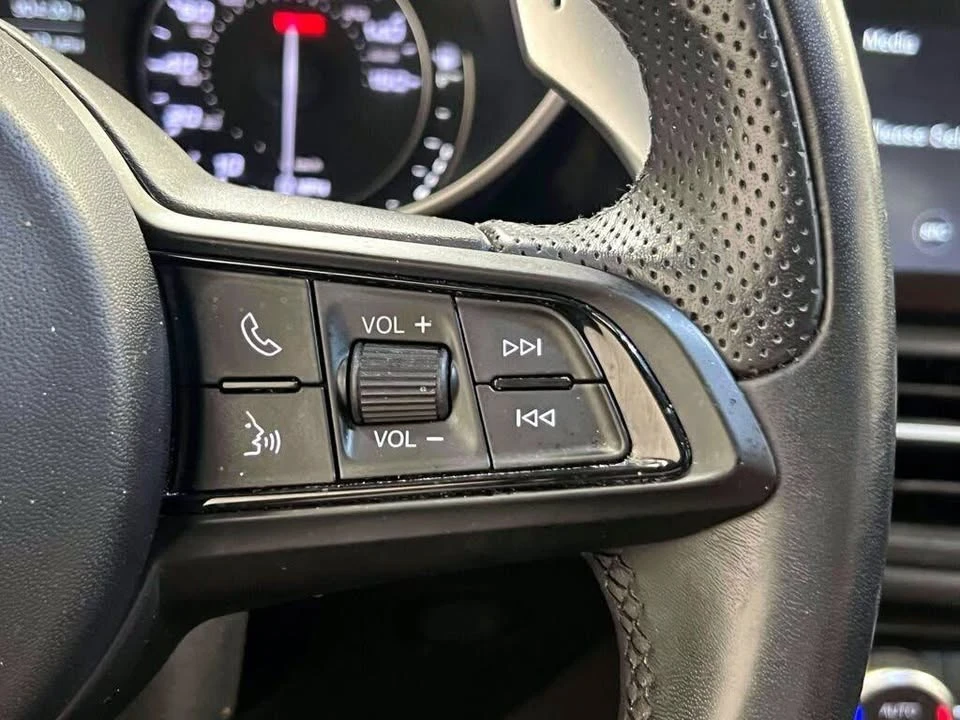 2023 Alfa Romeo Giulia - Image 18 of 20