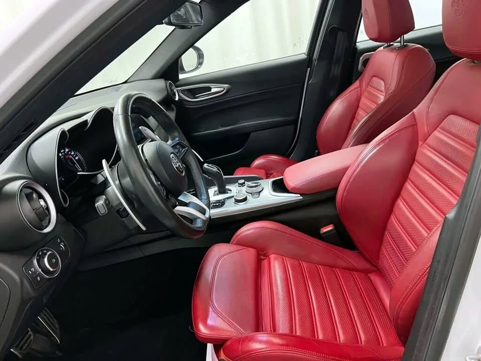2023 Alfa Romeo Giulia - Image 11 of 20
