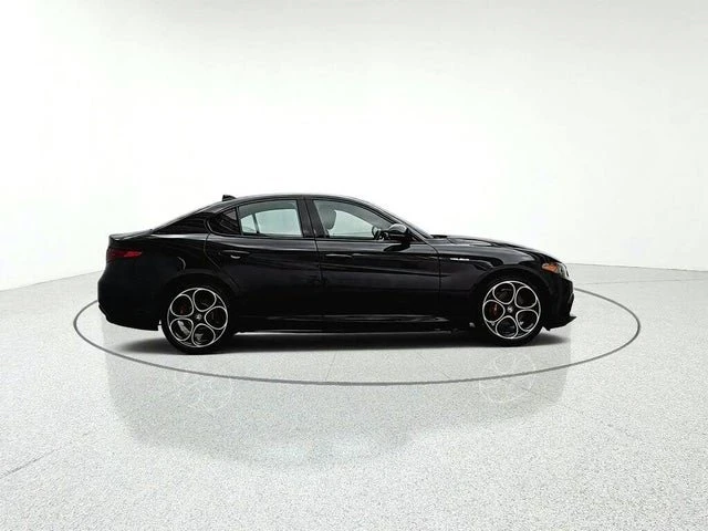 2023 Alfa Romeo Giulia - Image 6 of 19